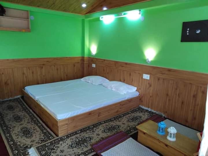 Flying Monk Huts & Restaurant Bed & Breakfast Kyelang Luaran gambar